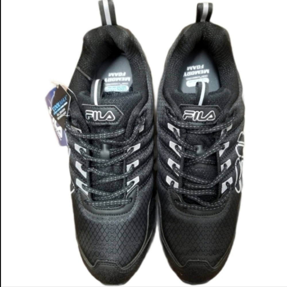 MAKE AN OFFER!! Fila Mens Cool Max  Memory foam Sneakers